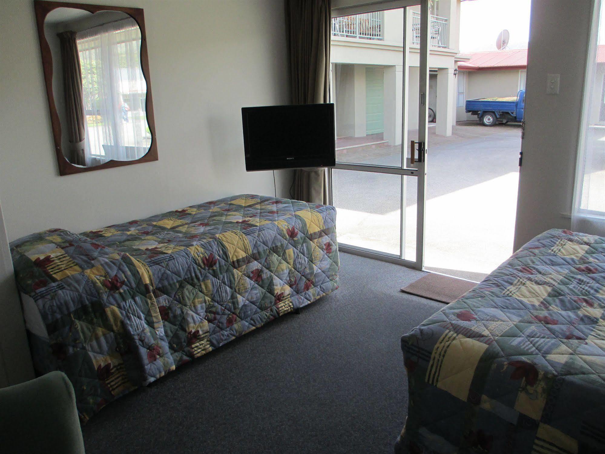 Aachen Place Motel Greymouth Bagian luar foto